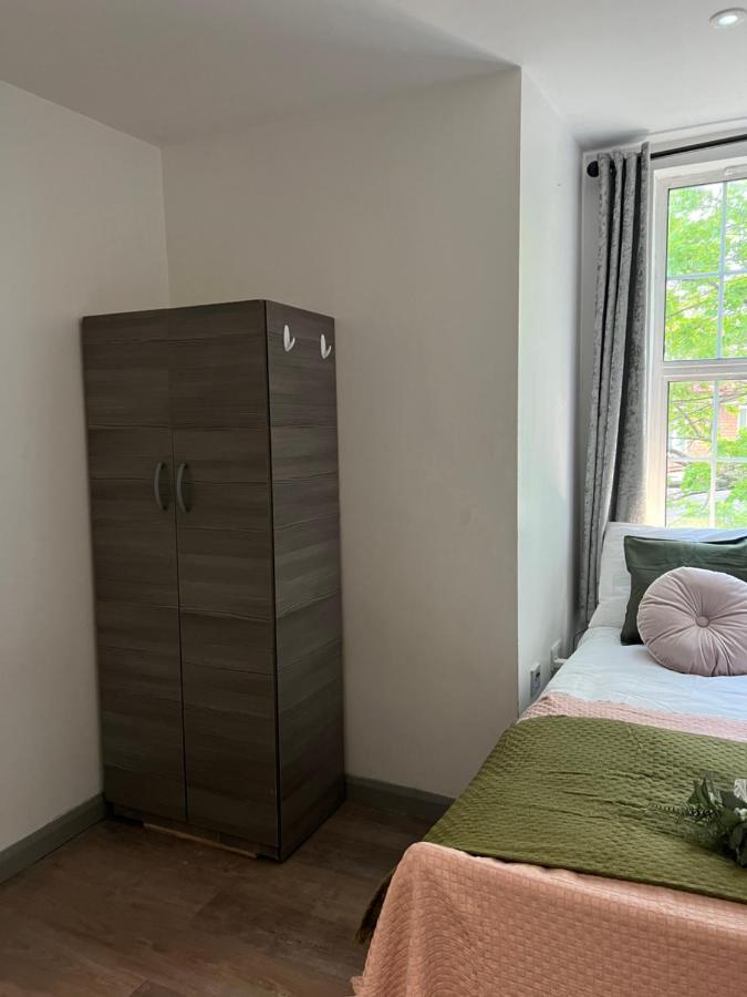 3 Bedroom Flat In King's Cross, St Pancras's. 2 Minutes To Euston.