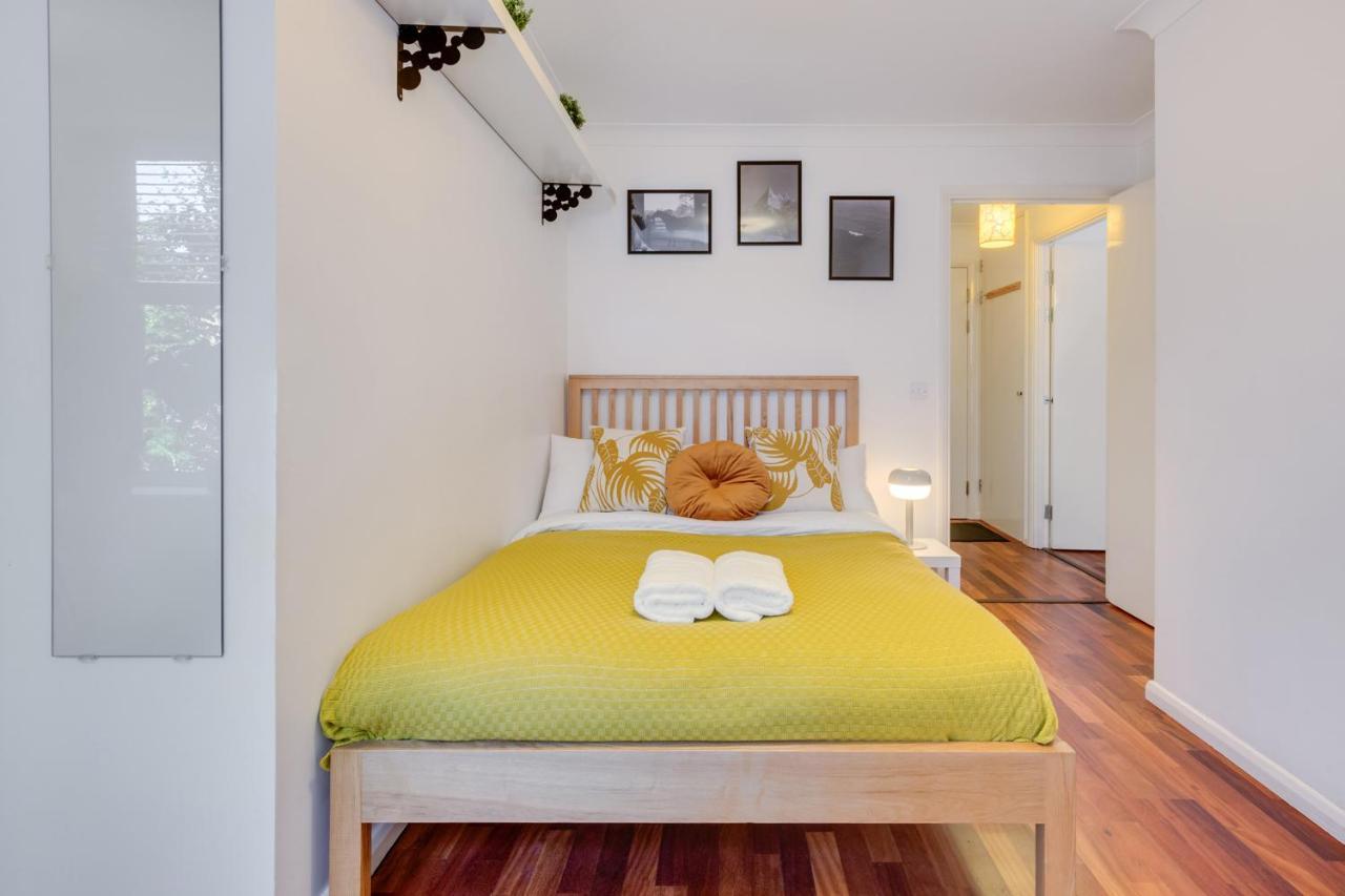 Visit London 1 Bed Flat- Canary Wharf Close To River Thames Apartamento Londres