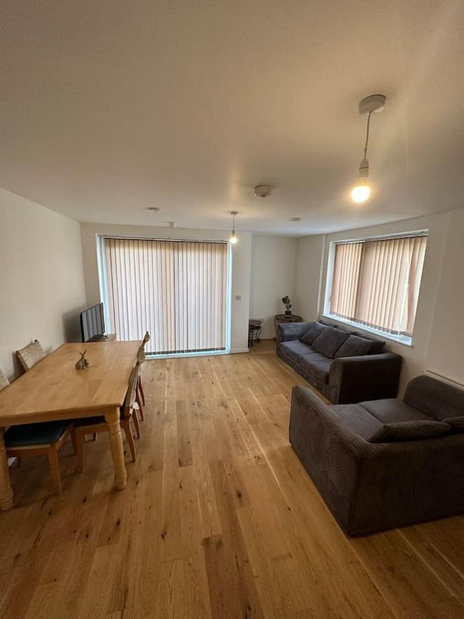 New Build 2 Bedroom With 2 Bath In Londres