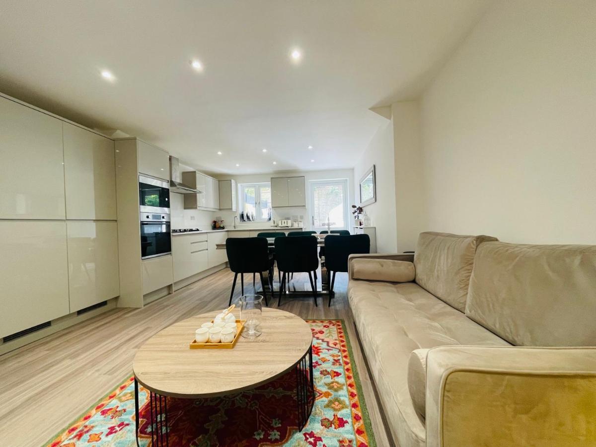 Riverside Double Garden View E14