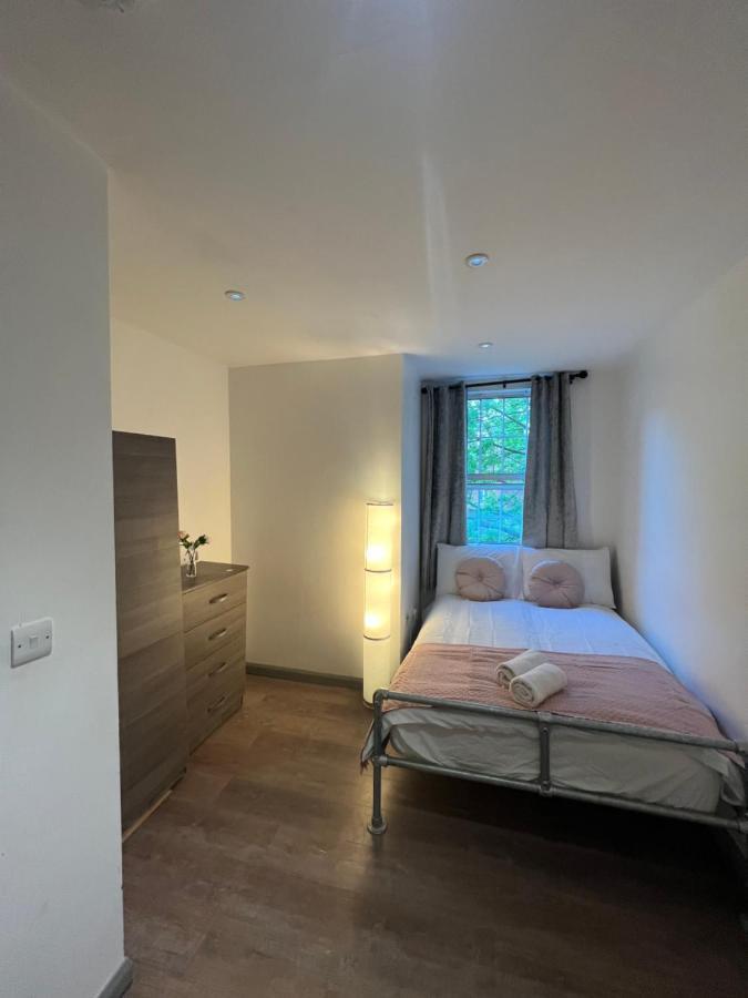3 Bedroom Flat In King's Cross, St Pancras's. 2 Minutes To Euston. *