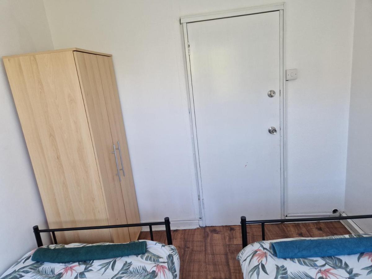 Quarto em Acomodações Particulares Twin Bed For Guests