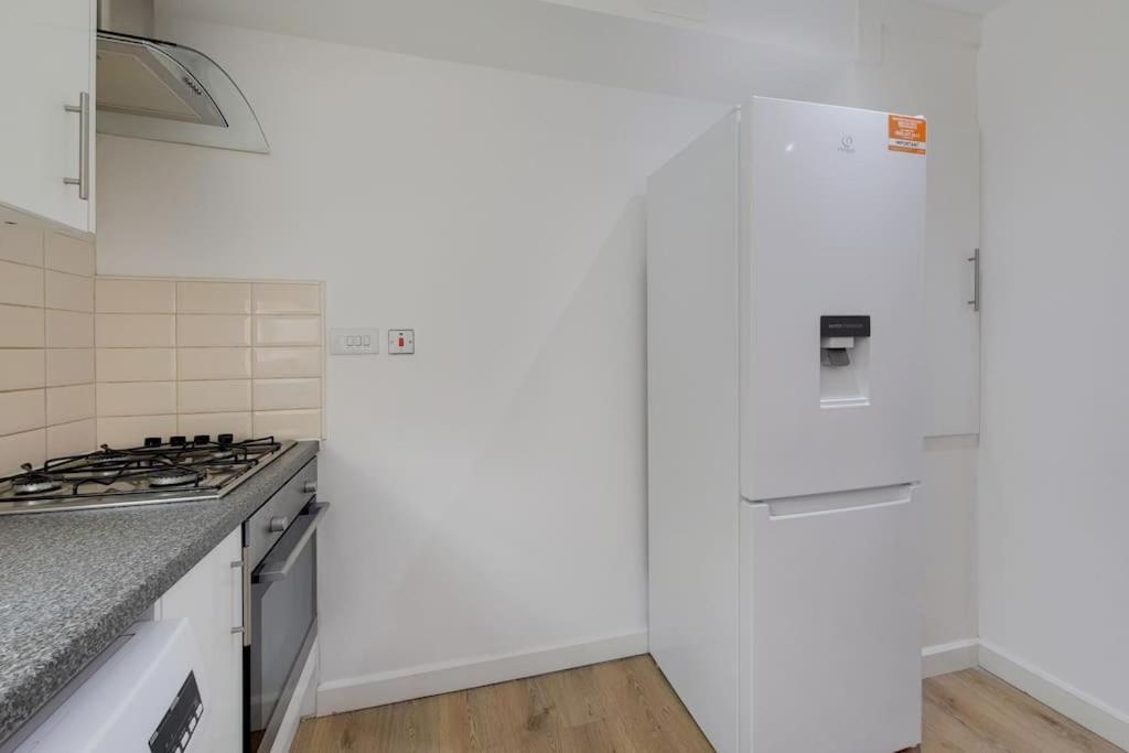 Flat 5 Mornington Crescent, 2 Bedroom, 1 Bathroom Flat *