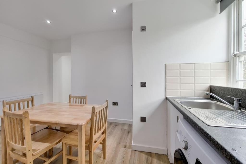 Flat 5 Mornington Crescent, 2 Bedroom, 1 Bathroom Flat *
