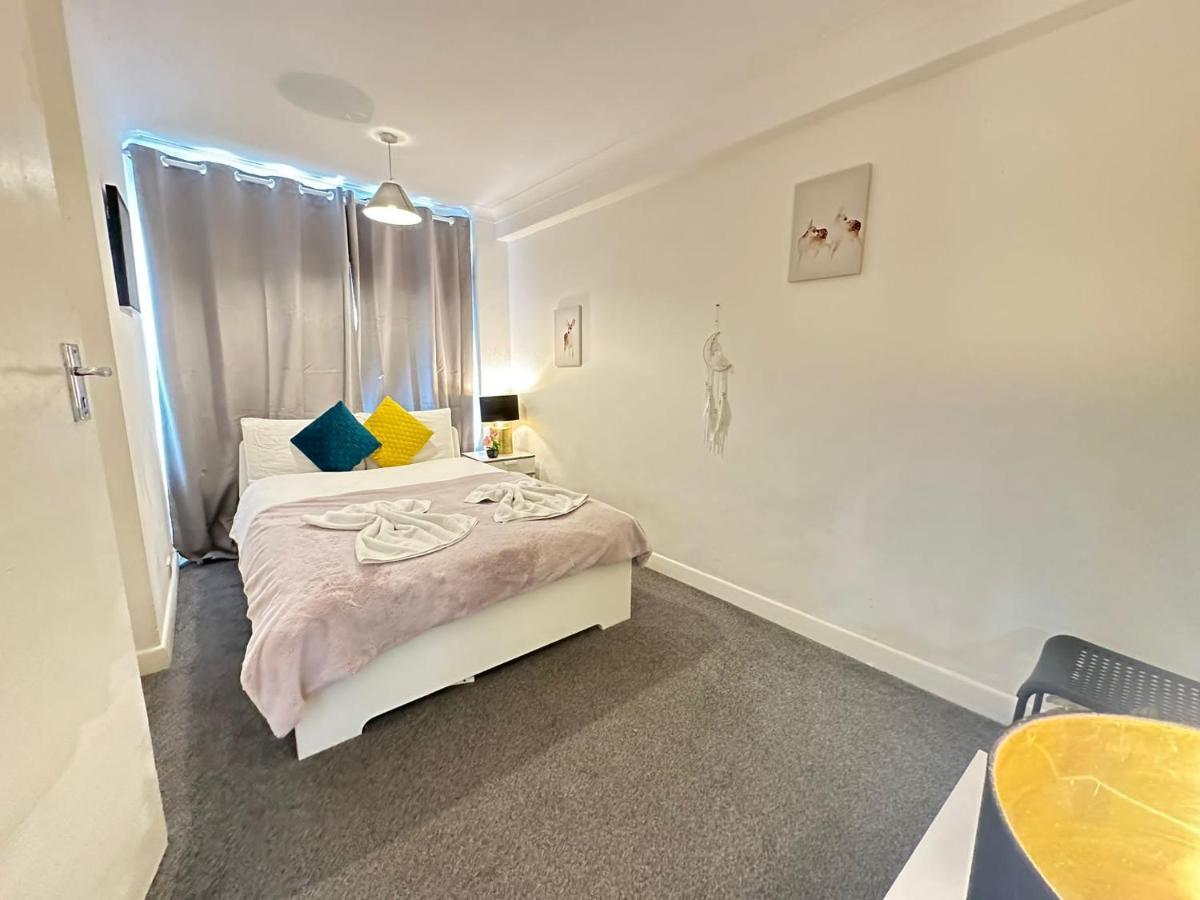 Burwood 2 Bedroom * Londres