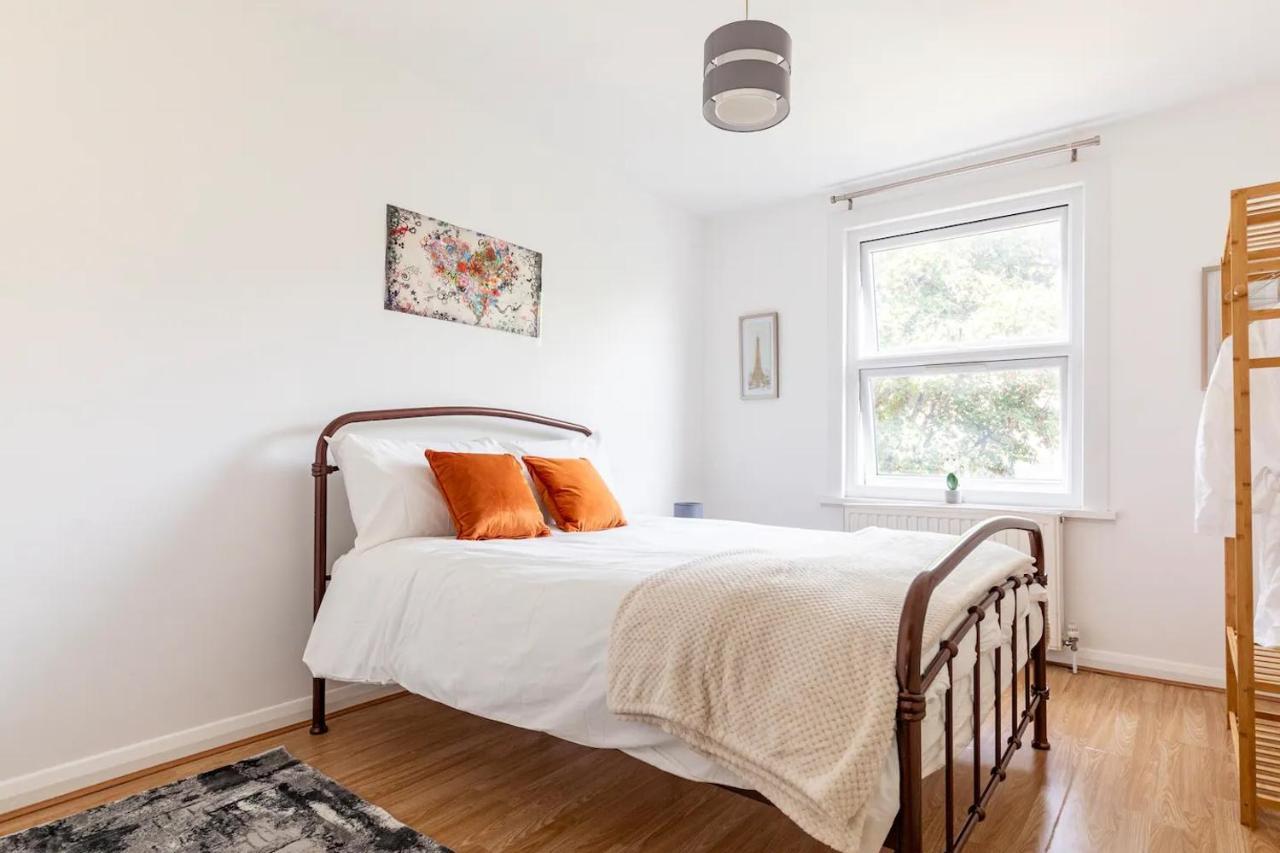 Appartement Large, Bright And Spacious 3 Bed Flat In Londen