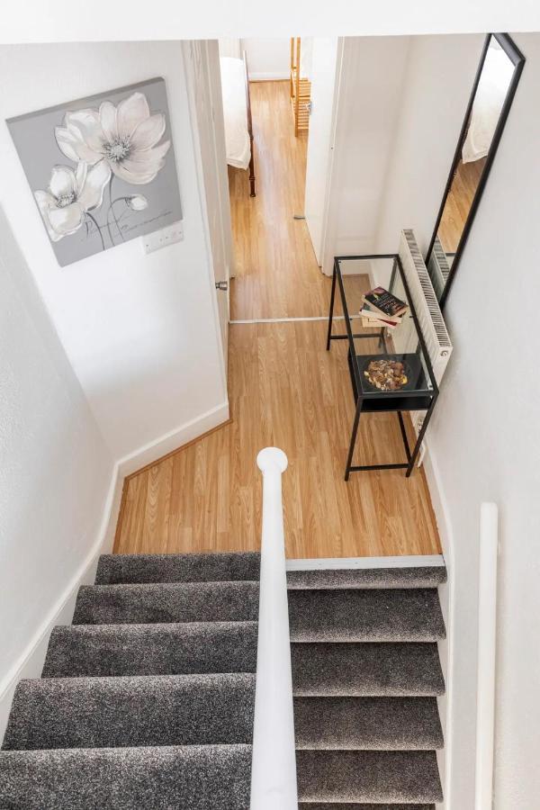 Apartment Large, Bright And Spacious 3 Bed Flat In