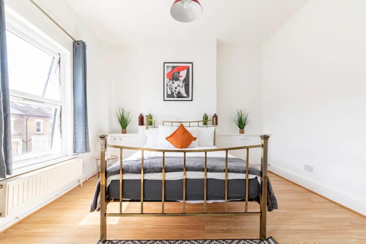 Apartment Large, Bright And Spacious 3 Bed Flat In London