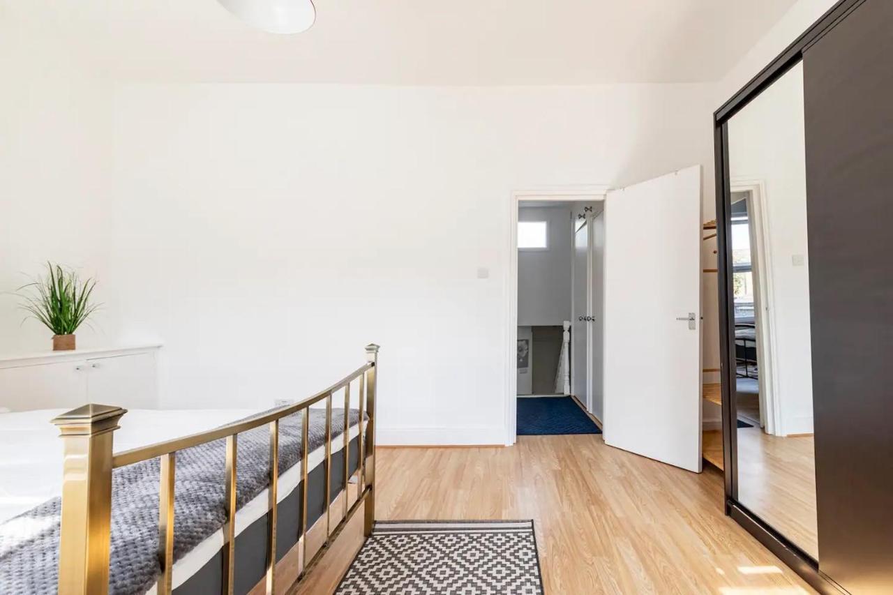 Appartement Large, Bright And Spacious 3 Bed Flat In Londen