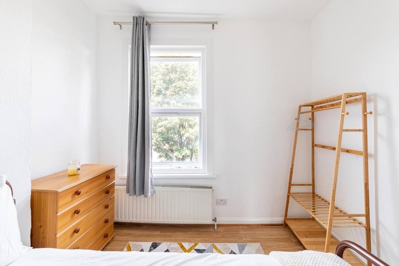 Large, Bright And Spacious 3 Bed Flat In *