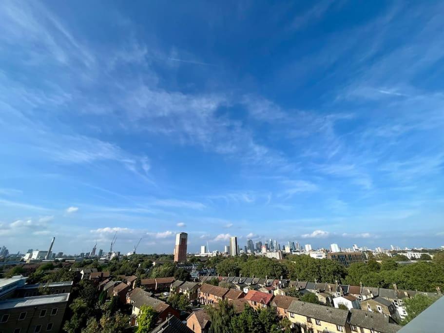 Elegant Chic Living: 1 Bed In Vibrant Area Apartamento *
