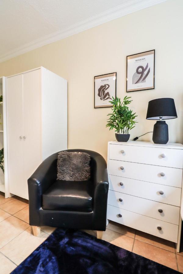 Cosy Property Right By Warren Street Station! Free Wifi! * London