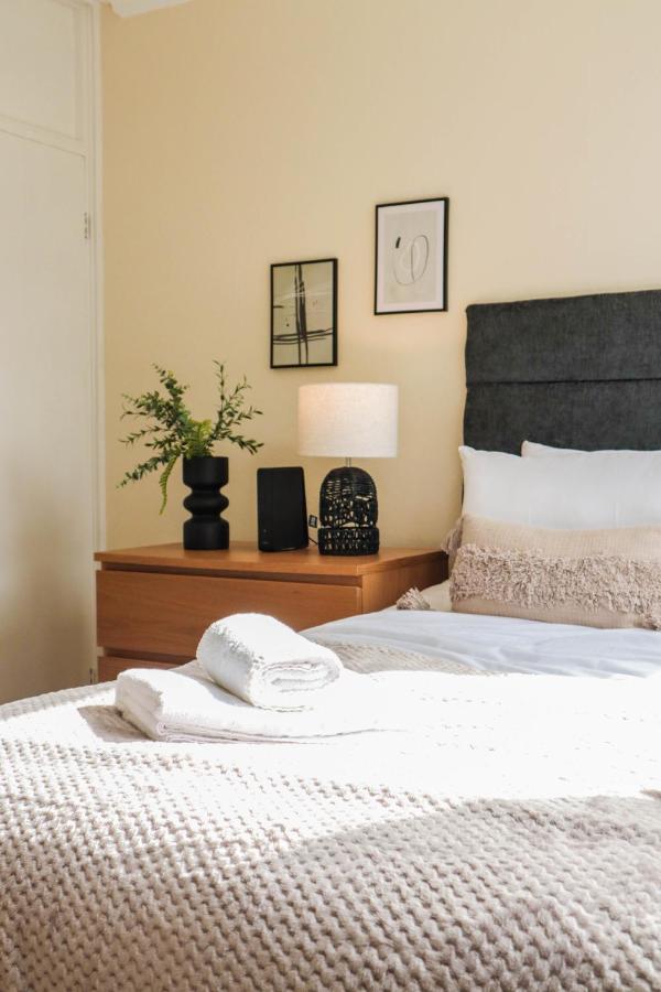 Cosy Property Right By Warren Street Station! Free Wifi! Apartment *