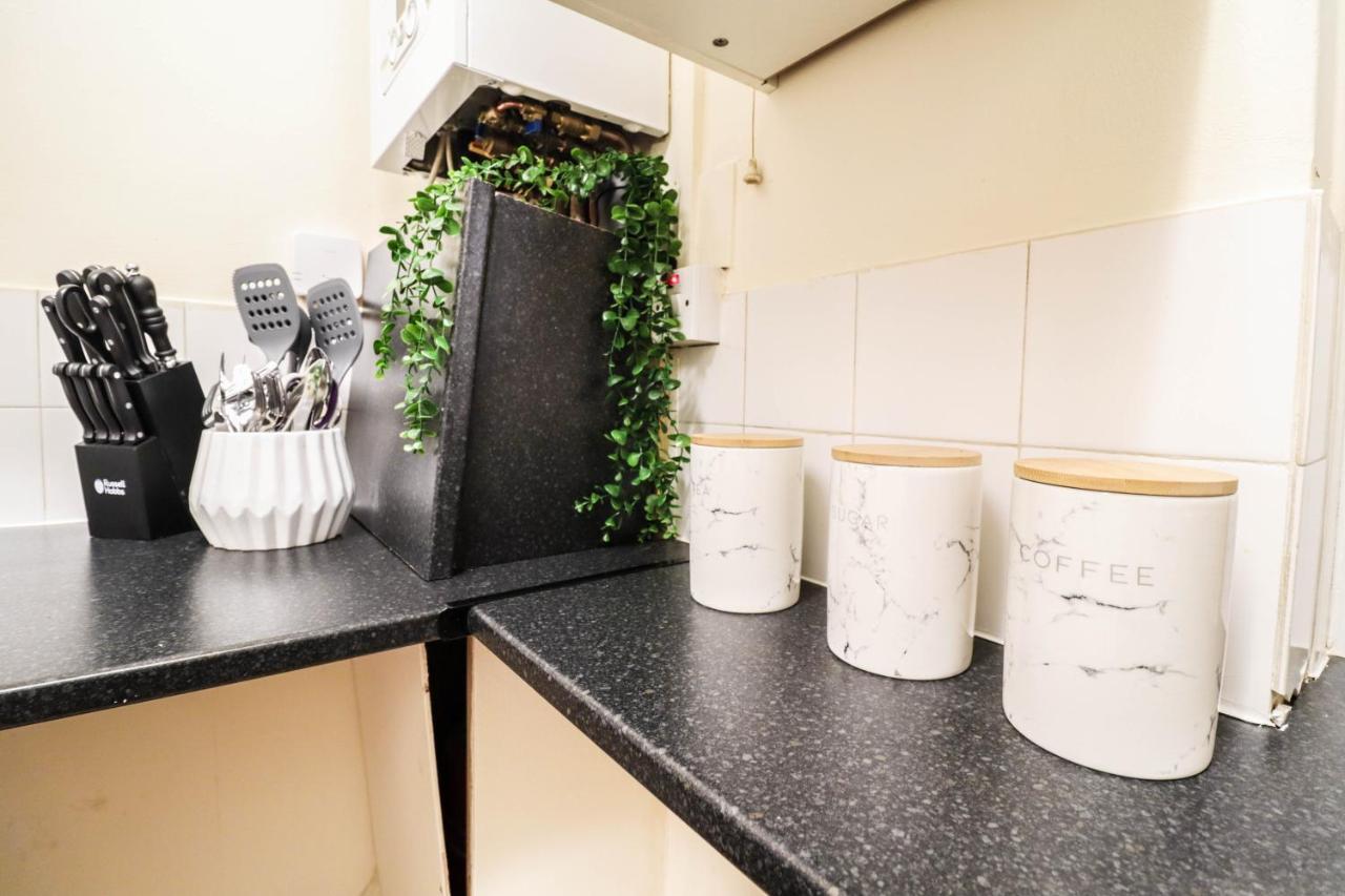 Apartment Cosy Property Right By Warren Street Station! Free Wifi! *