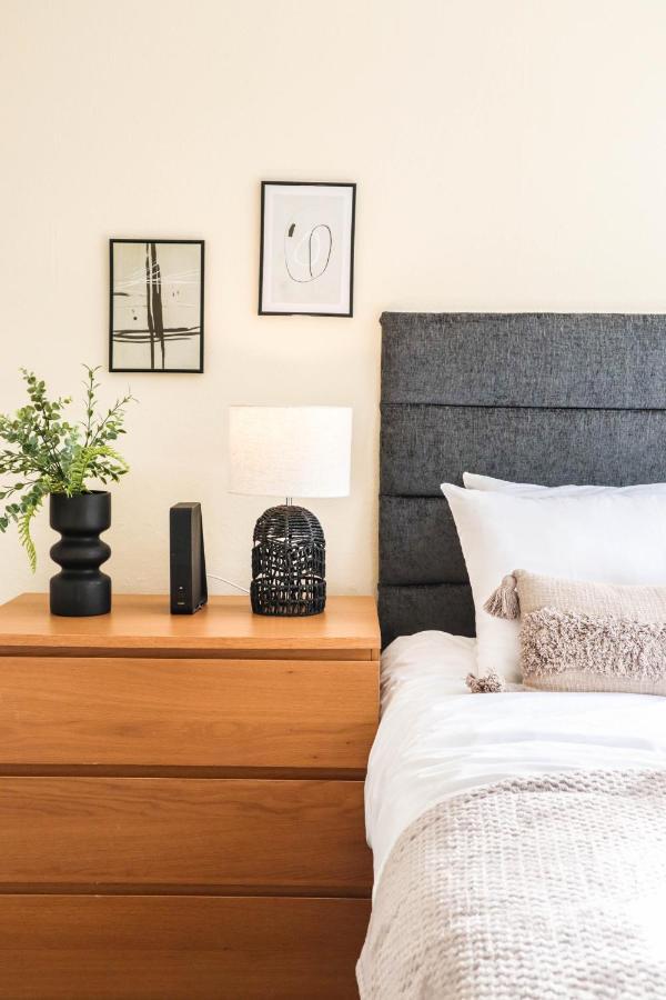 Cosy Property Right By Warren Street Station! Free Wifi! Apartment *