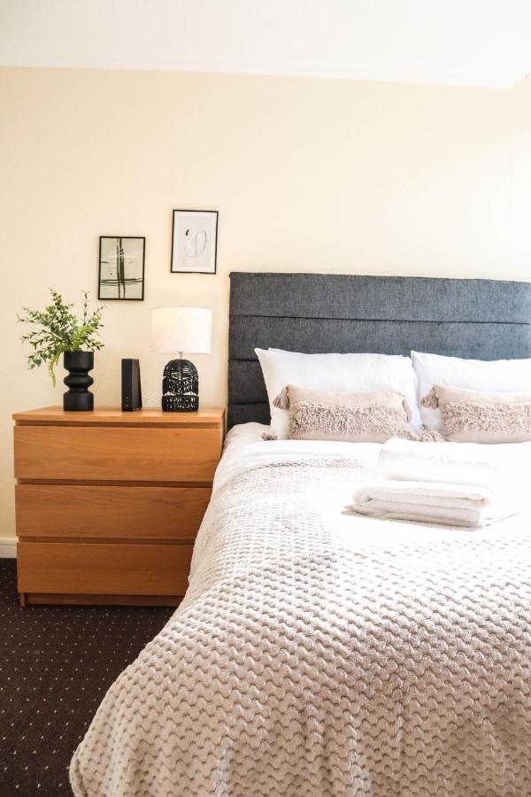 Apartment Cosy Property Right By Warren Street Station! Free Wifi!