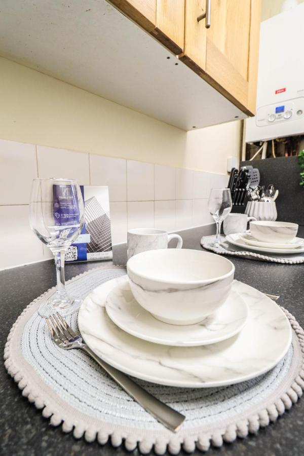 Apartment Cosy Property Right By Warren Street Station! Free Wifi! *