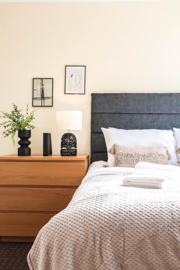 Cosy Property Right By Warren Street Station! Free Wifi! * London