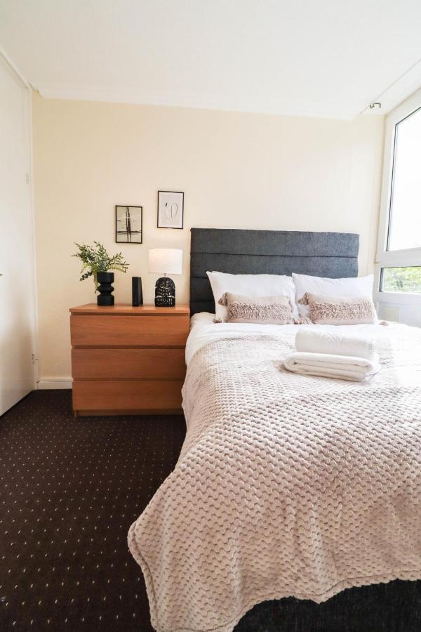 Cosy Property Right By Warren Street Station! Free Wifi! London