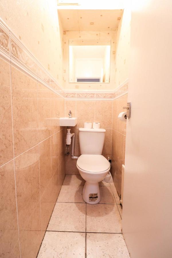 Apartment Cosy Property Right By Warren Street Station! Free Wifi! *