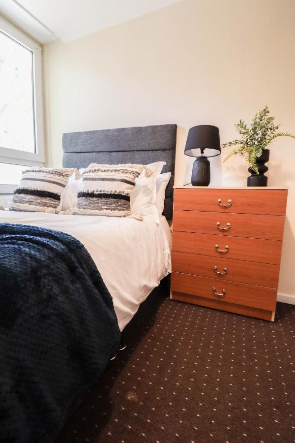 Apartment Cosy Property Right By Warren Street Station! Free Wifi! London