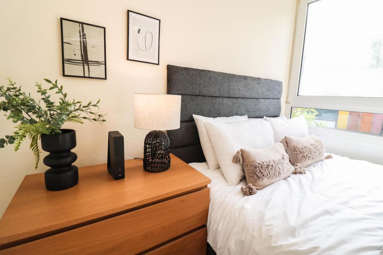 Apartment Cosy Property Right By Warren Street Station! Free Wifi! London