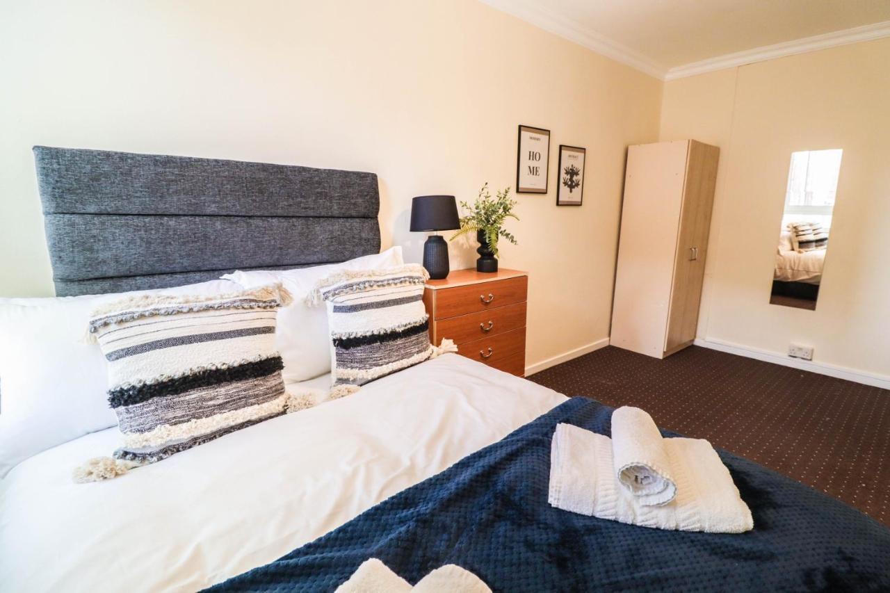 Apartment Cosy Property Right By Warren Street Station! Free Wifi!