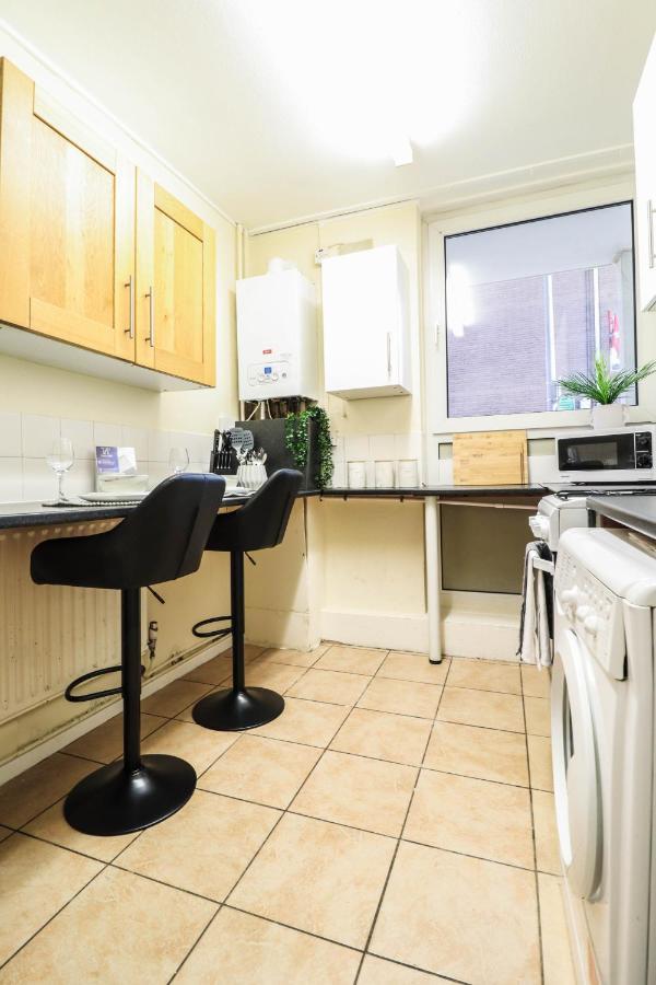 Apartment Cosy Property Right By Warren Street Station! Free Wifi! *