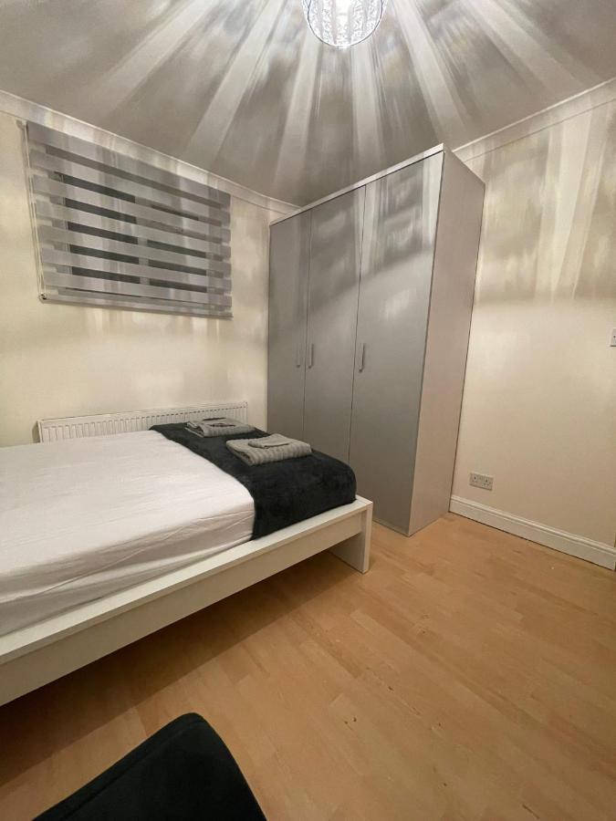 Entire 3 Bedroom - Minutes To Emirates Stadium! Casa de férias *