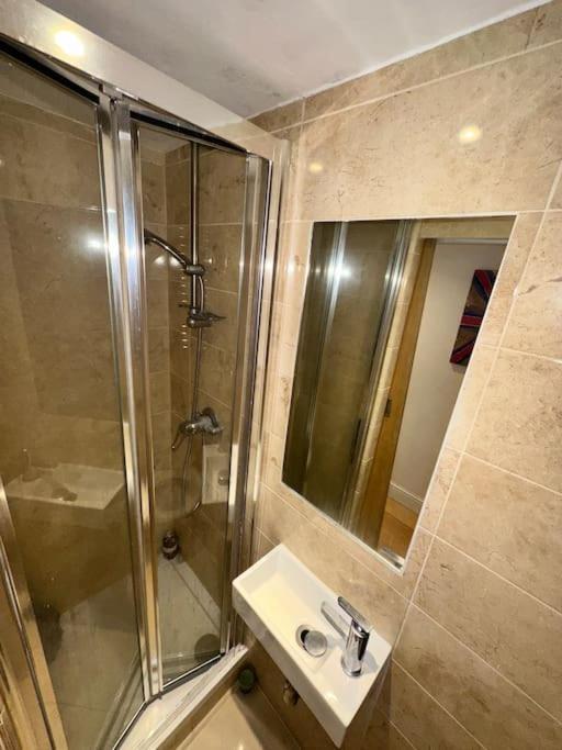 Grade Ii Listed Balconied 3-bed Mezzanine Kensington Flat Appartement