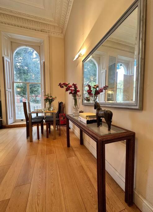 Grade Ii Listed Balconied 3-bed Mezzanine Kensington Flat Appartement Londres