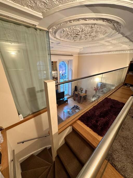 Grade Ii Listed Balconied 3-bed Mezzanine Kensington Flat Appartement Londres