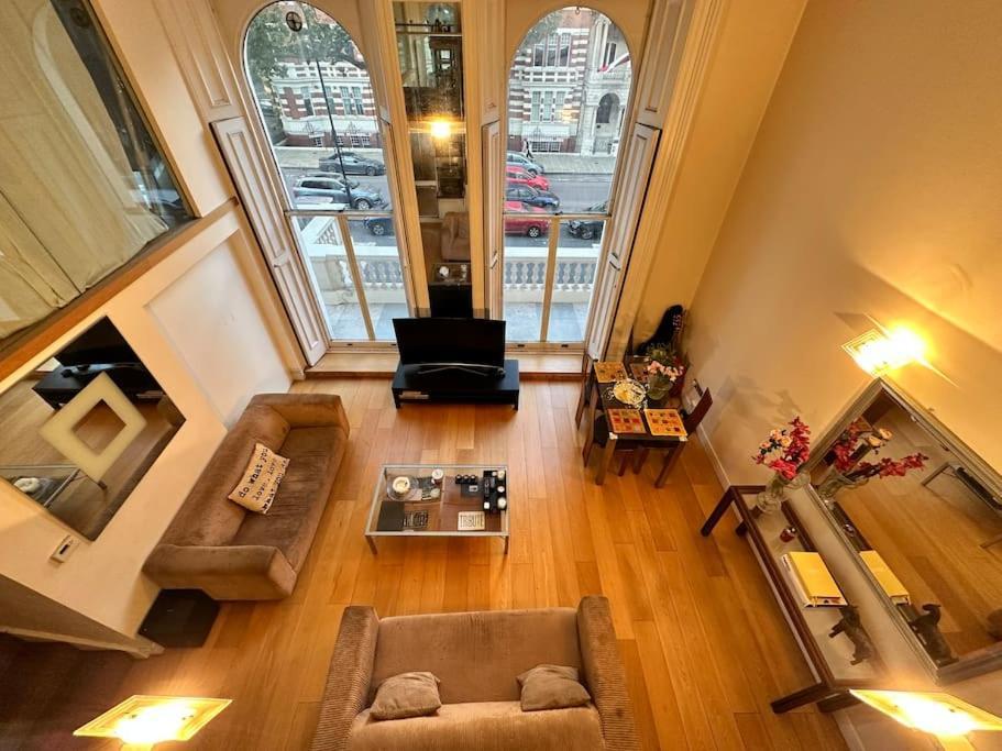 Grade Ii Listed Balconied 3-bed Mezzanine Kensington Flat Appartement Londres