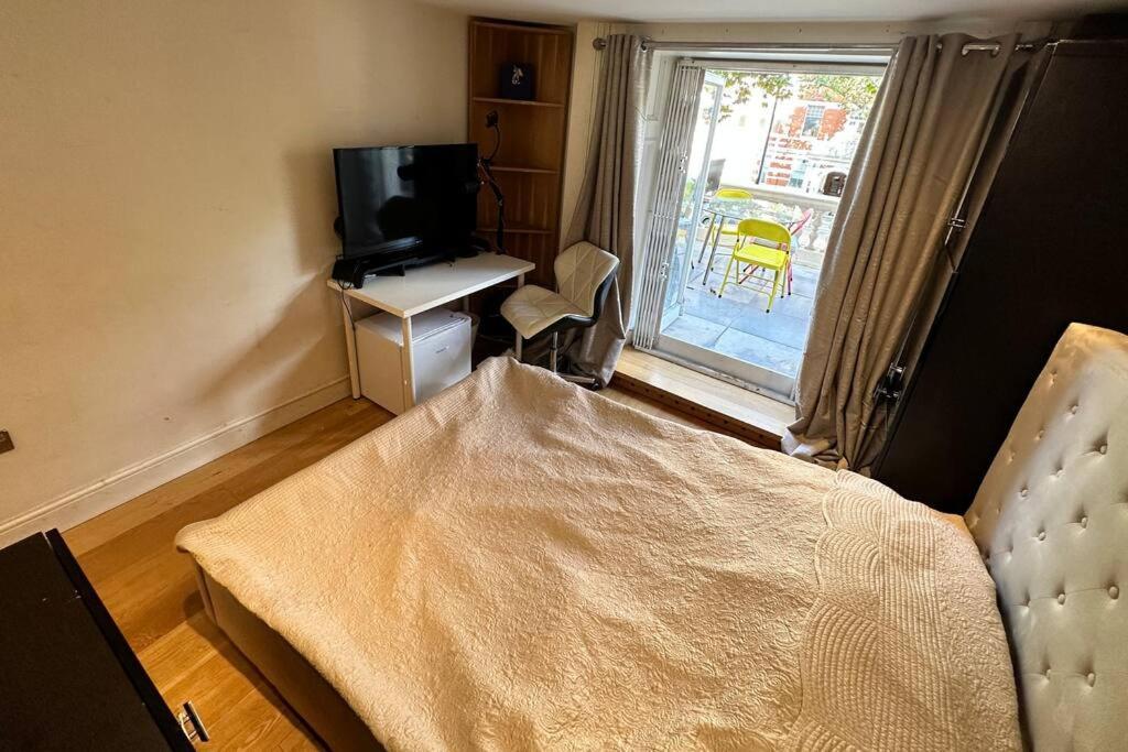 Grade Ii Listed Balconied 3-bed Mezzanine Kensington Flat Appartement