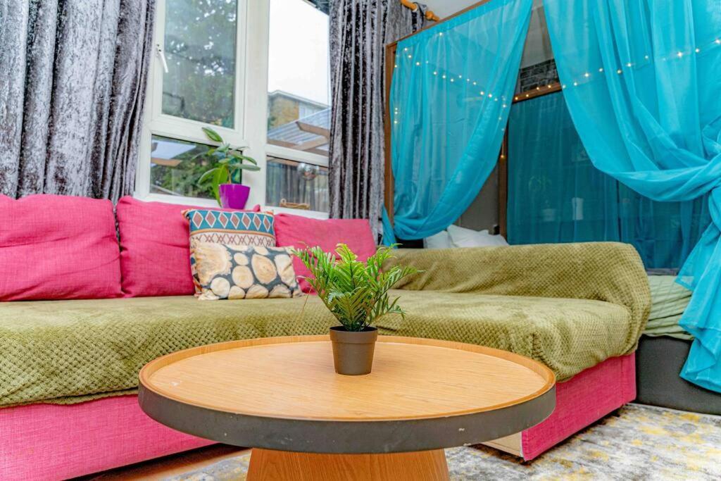 Unique W/garden Hot Tub, Sauna & Cinema Appartement *
