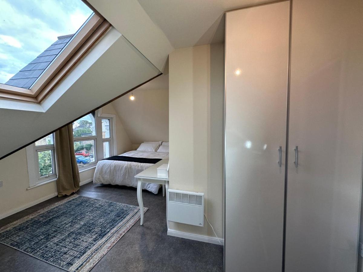 North Spacious: 7-bedroom Group Retreat With Gym * London