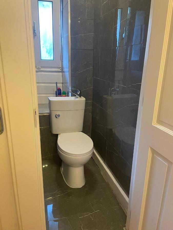 Spacious Near With Smart Tv * Londres