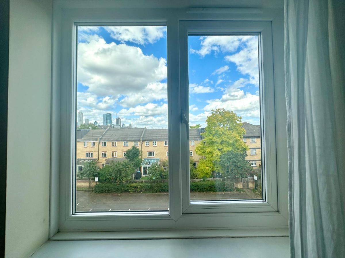River Views From Canary Wharf * Londres