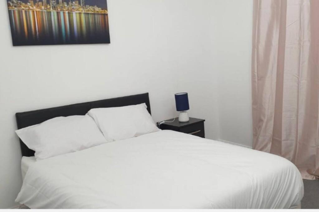 Apartment Lovely And Quiet 2 Bedroom Maisonette.free Parking *
