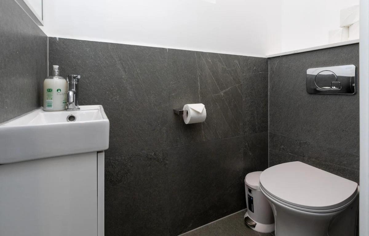 Stylish 2-bed Flat In The Heart Of West Hampstead London