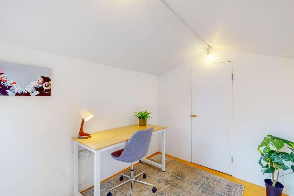 Spacious 2 Bedroom Flat With Garden In Acton Londres