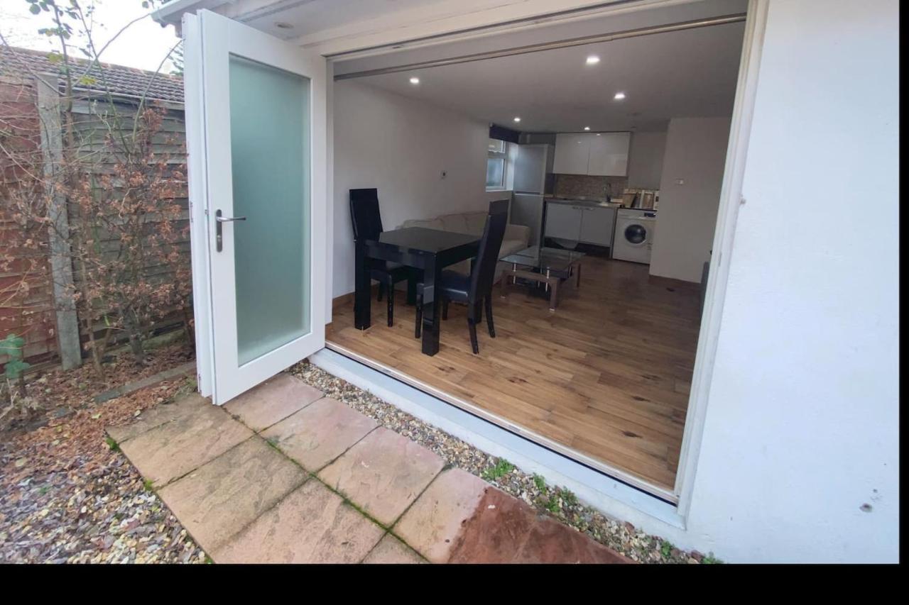 With Own Garden Appartement Londres
