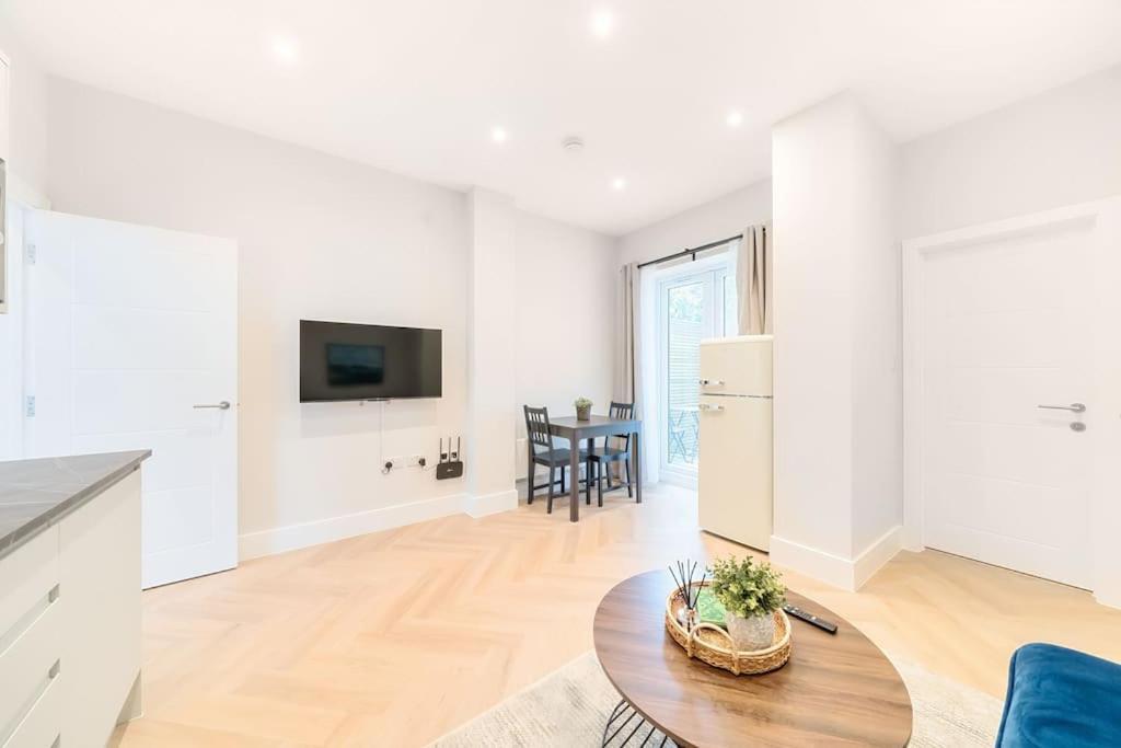 The Solo Haven 20 Min To Apartamento