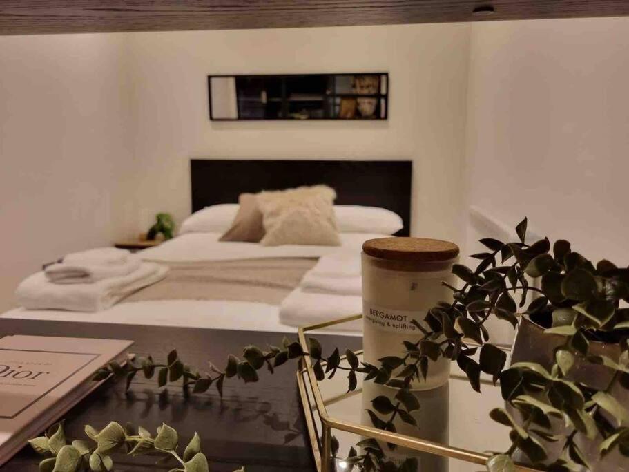Charming Studio In Bricklane Apartment