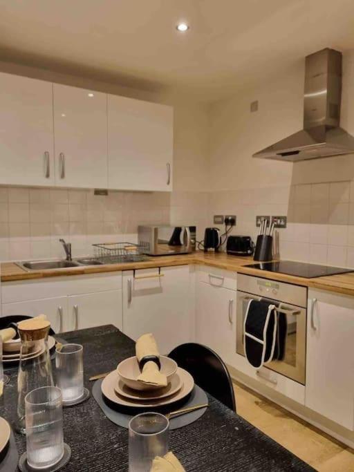Charming Studio In Bricklane Apartment London