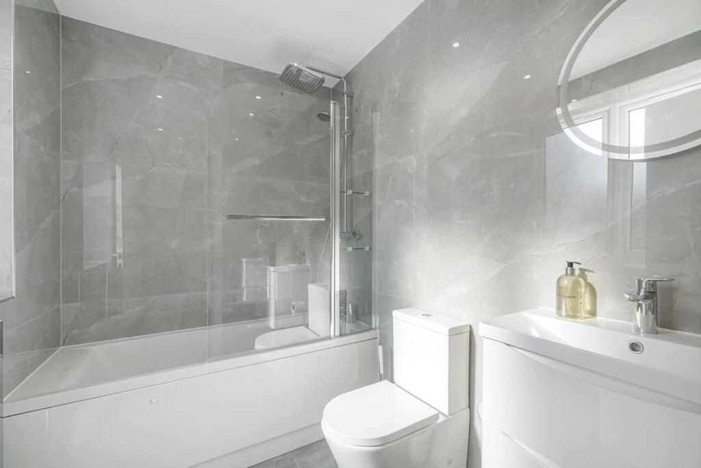 Cosy Tooting Retreat: 2-bed Gem * Londres