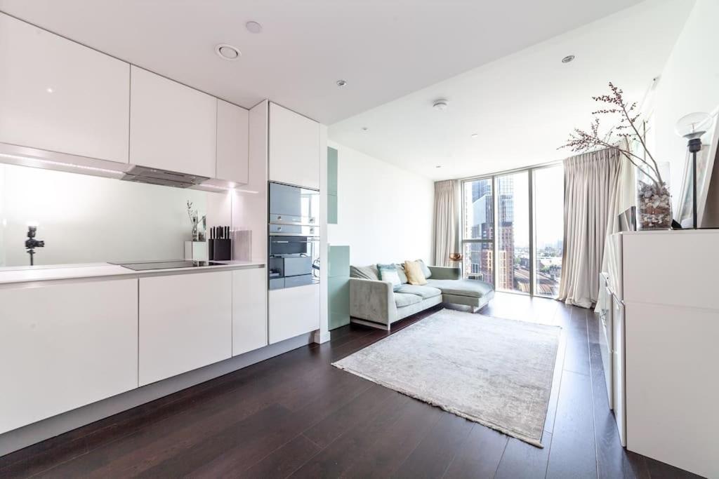 Bright 2br, 2bth Apt, 9 Elms Apartamento Londres