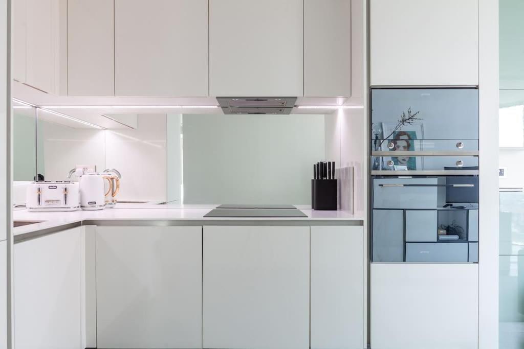Bright 2br, 2bth Apt, 9 Elms Londres
