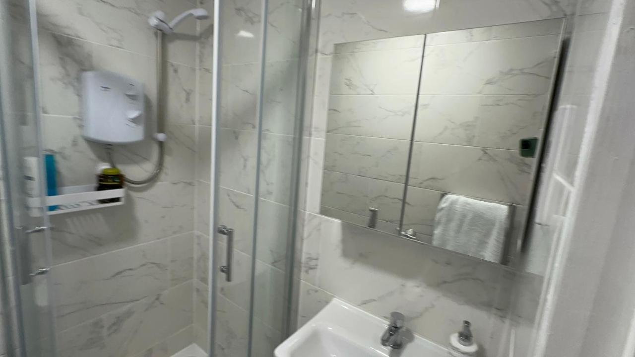 Apartment Entire One Double Bedroom *