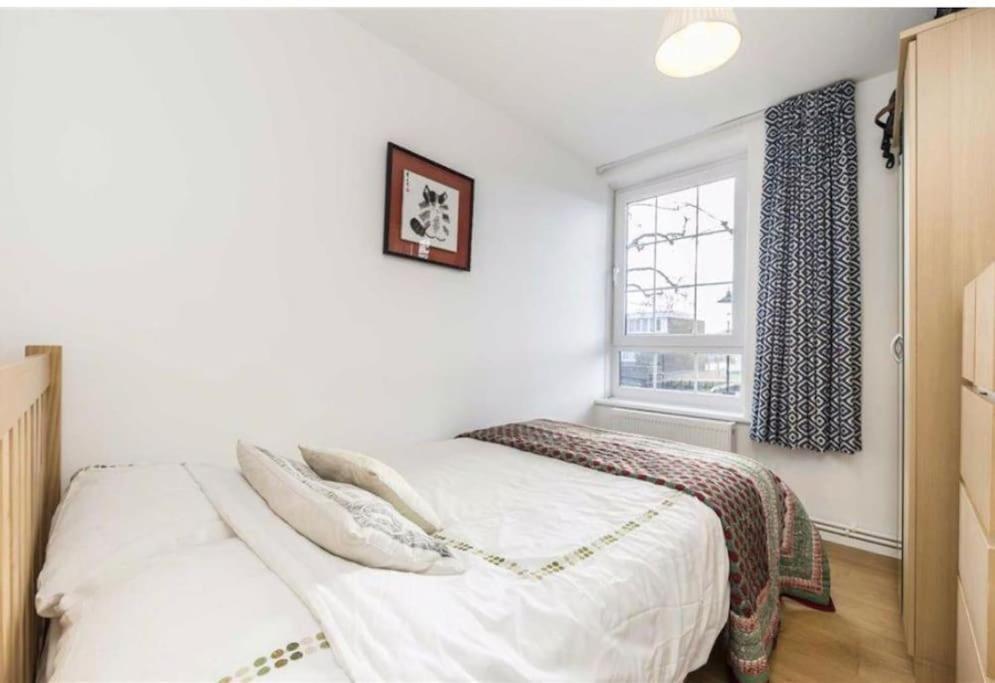 Spacious 2 Bedroom Flat In London